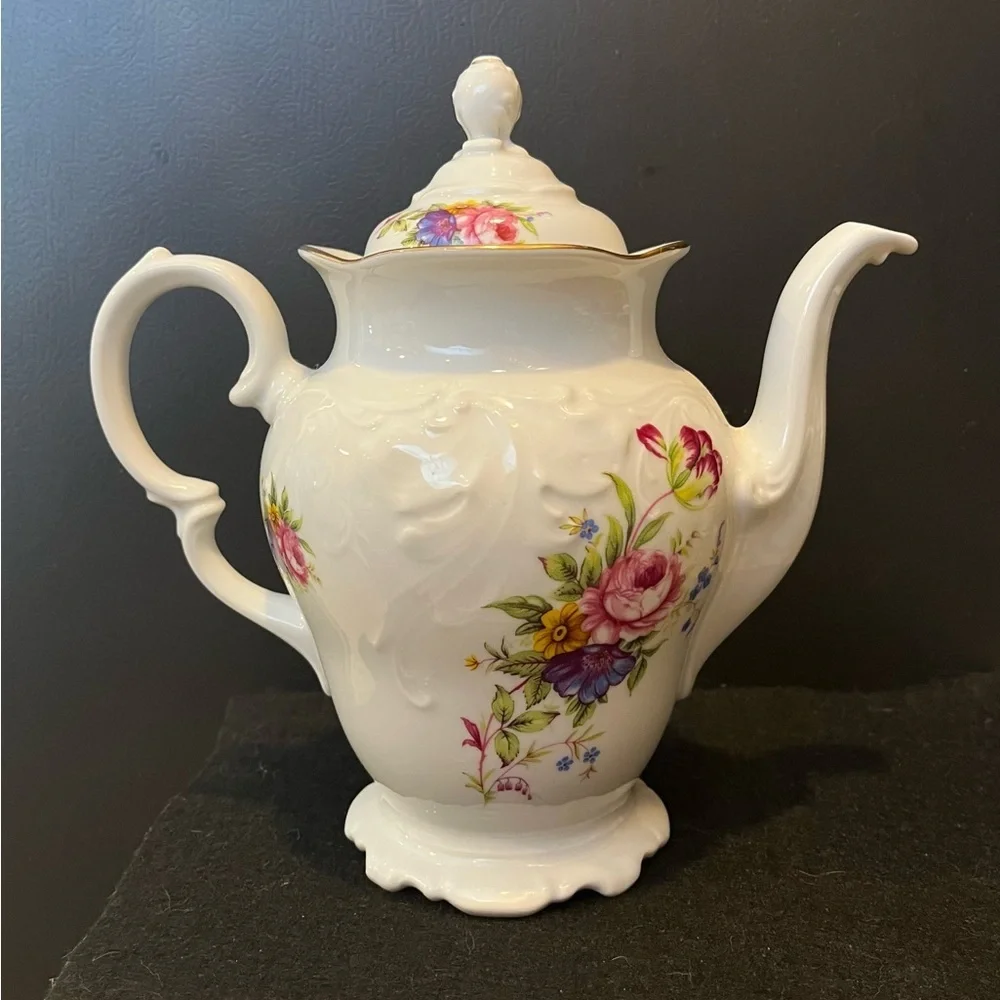 Vintage Royal Kent Floral White Porcelain Teapot Made in Poland 6 cup